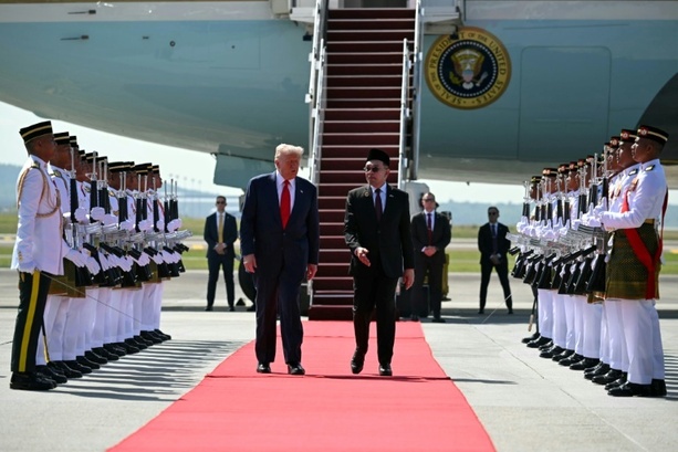 Bild vergrößern: Trump vor Treffen mit Xi zuversichtlich über Beilegung von Zollstreit mit China Bild vergrößern: Trump vor Treffen mit Xi zuversichtlich über Beilegung von Zollstreit mit China
