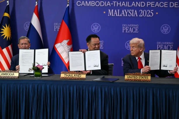 Bild vergrößern: Thailand und Kambodscha unterzeichnen Friedensabkommen gemeinsam mit Trump Bild vergrößern: Thailand und Kambodscha unterzeichnen Friedensabkommen gemeinsam mit Trump