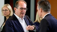 Dobrindt will Schüler auf Kriegsgefahren vorbereiten