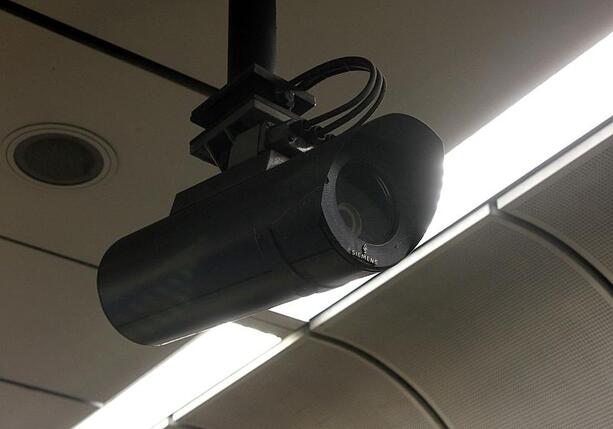 Bild vergrößern: Kriminalbeamte für KI-Überwachung an Bahnhöfen Bild vergrößern: Kriminalbeamte für KI-Überwachung an Bahnhöfen
