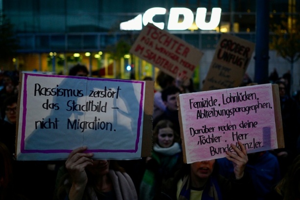 Bild vergrößern: Union verärgert über SPD-Teilnahme an Stadtbild-Demonstration