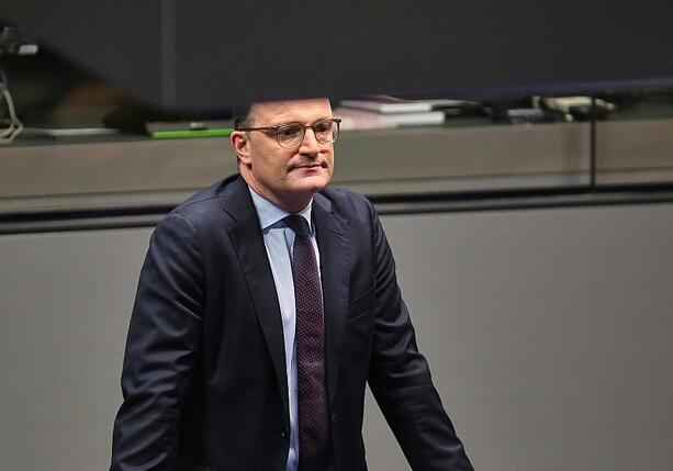 Bild vergrößern: Spahn spricht in Stadtbild-Debatte von Empörungszirkus Bild vergrößern: Spahn spricht in Stadtbild-Debatte von Empörungszirkus