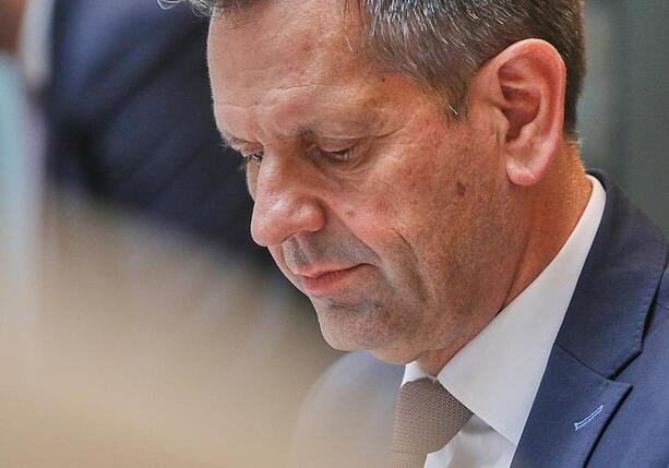Bild vergrößern: Lies kritisiert Abhängigkeit von China bei Batterieproduktion Bild vergrößern: Lies kritisiert Abhängigkeit von China bei Batterieproduktion