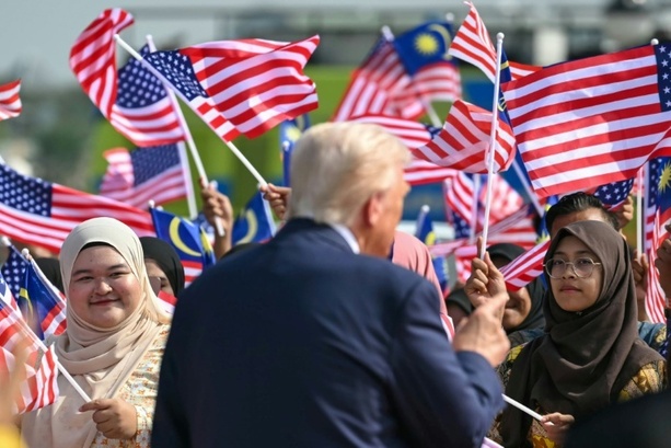 Bild vergrößern: US-Präsident Trump fliegt von Malaysia weiter nach Japan Bild vergrößern: US-Präsident Trump fliegt von Malaysia weiter nach Japan