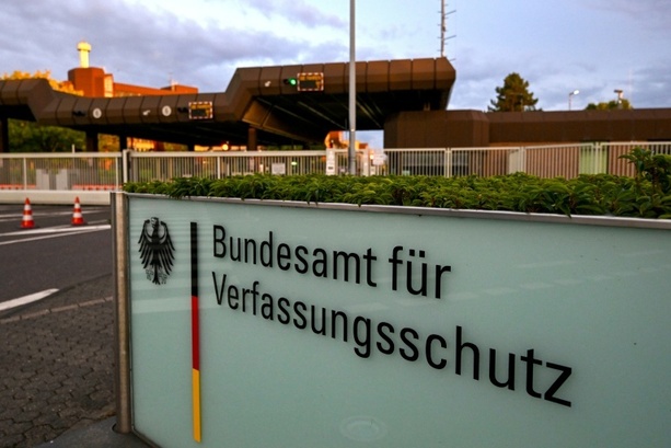 Bild vergrößern: Festakt zum 75-jährigen Bestehen des Verfassungsschutzes in Berlin Bild vergrößern: Festakt zum 75-jährigen Bestehen des Verfassungsschutzes in Berlin