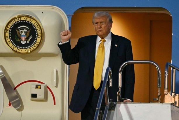 Bild vergrößern: Trump in Japan eingetroffen - Gespräche mit Kaiser und Regierungschefin geplant Bild vergrößern: Trump in Japan eingetroffen - Gespräche mit Kaiser und Regierungschefin geplant