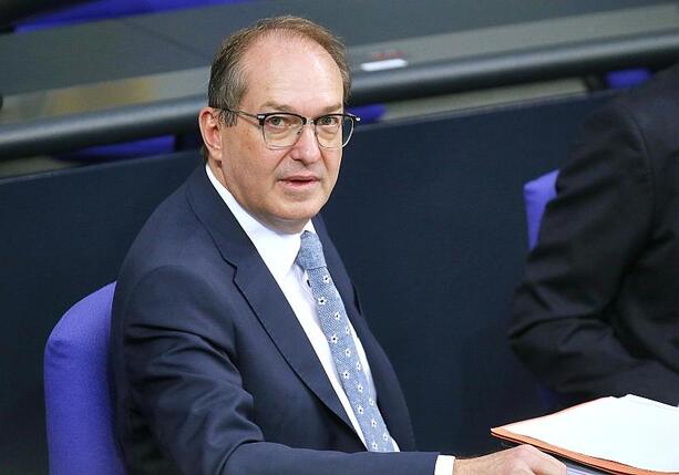 Bild vergrößern: Zustimmung für Dobrindt-Pläne zu Cyber-Abwehrschlägen im Ausland Bild vergrößern: Zustimmung für Dobrindt-Pläne zu Cyber-Abwehrschlägen im Ausland