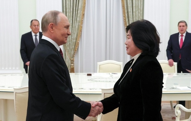 Bild vergrößern: Putin empfängt Nordkoreas Chefdiplomatin: Beziehungen entwickeln sich wie geplant