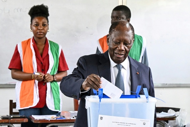 Bild vergrößern: Wahlkommission: Amtsinhaber Ouattara gewinnt Präsidentenwahl in Elfenbeinküste Bild vergrößern: Wahlkommission: Amtsinhaber Ouattara gewinnt Präsidentenwahl in Elfenbeinküste