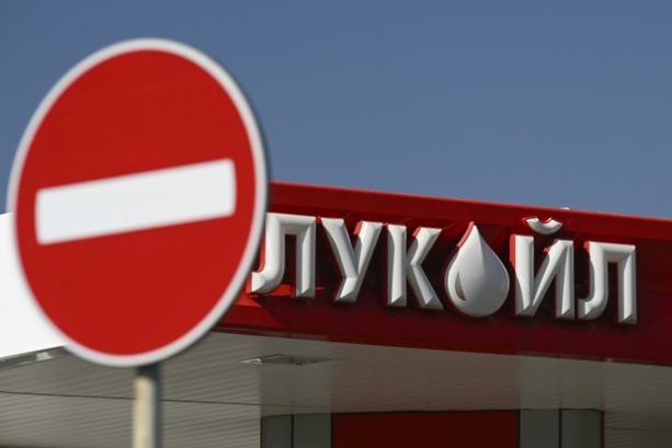 Bild vergrößern: Nach US-Sanktionen: Russischer Ölkonzern Lukoil kündigt Verkauf von Auslandsvermögen an Bild vergrößern: Nach US-Sanktionen: Russischer Ölkonzern Lukoil kündigt Verkauf von Auslandsvermögen an