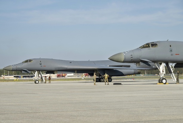 Bild vergrößern: Erneute Machtdemonstration: US-Bomber fliegen vor der Küste Venezuelas Bild vergrößern: Erneute Machtdemonstration: US-Bomber fliegen vor der Küste Venezuelas