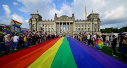 Amadeu Antonio Stiftung: Angriffe auf CSD-Veranstaltungen erreichen Rekordniveau