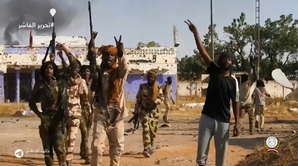 Bild vergrößern: RSF-Miliz im Sudan nimmt Al-Faschir ein - Furcht vor ethnischen Säuberungen Bild vergrößern: RSF-Miliz im Sudan nimmt Al-Faschir ein - Furcht vor ethnischen Säuberungen