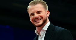 Kabinett beschließt höheren Mindestlohn - Klüssendorf: Weitere Steigerung nötig