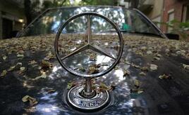 Gewinn von Mercedes bricht ein