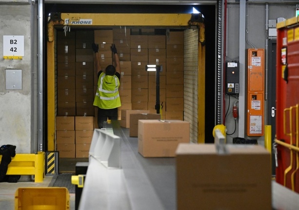 Bild vergrößern: DHL stellt für Weihnachtsgeschäft erneut 10.000 Aushilfskräfte ein Bild vergrößern: DHL stellt für Weihnachtsgeschäft erneut 10.000 Aushilfskräfte ein