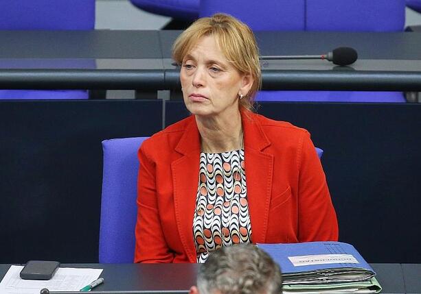 Bild vergrößern: Hamas-Mitglied bei Partnerfirma: Prien kritisiert ZDF Bild vergrößern: Hamas-Mitglied bei Partnerfirma: Prien kritisiert ZDF