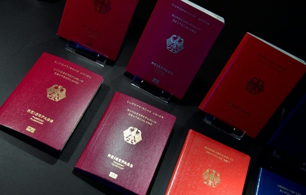 Bild vergrößern: SPD weist Unions-Vorstoß zu Abschaffung von Doppel-Pass zurück Bild vergrößern: SPD weist Unions-Vorstoß zu Abschaffung von Doppel-Pass zurück