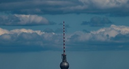 Bei zufälliger Begegnung: Unbekannter schlägt 50-Jährigen in Berlin bewusstlos