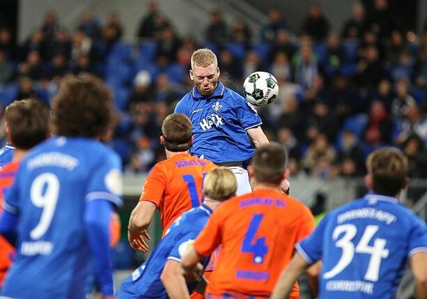 Bild vergrößern: DFB-Pokal: Darmstadt schlägt Schalke - Bayern siegt gegen Köln Bild vergrößern: DFB-Pokal: Darmstadt schlägt Schalke - Bayern siegt gegen Köln