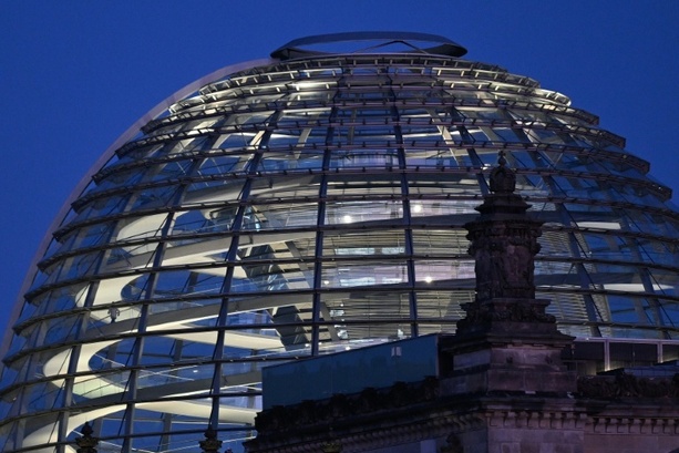 Bild vergrößern: Gericht: Bundestag verweigert zu Recht Hausausweis wegen Russland-Kontakt Bild vergrößern: Gericht: Bundestag verweigert zu Recht Hausausweis wegen Russland-Kontakt