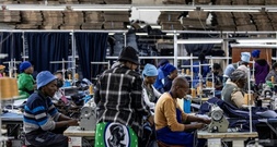 Hunderte Textilarbeiter in Lesotho demonstrieren für niedrigere US-Zölle