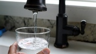 Probe mit Bakterien: Wiesbadener müssen Leitungswasser abkochen