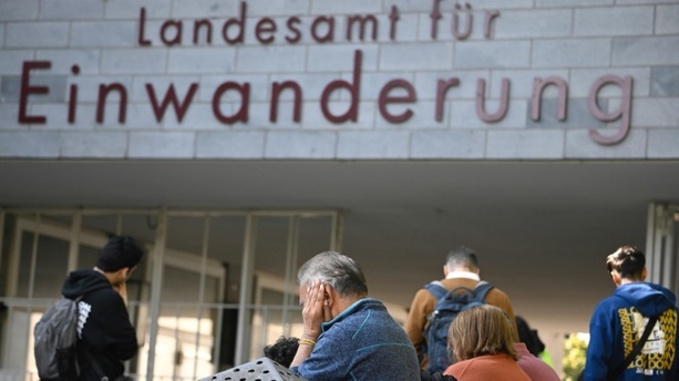 Bild vergrößern: Innenministerium: Zahl von Asylerstanträgen im Oktober deutlich gesunken