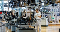 IW-Umfrage: Jedes dritte Unternehmen will 2026 Stellen abbauen