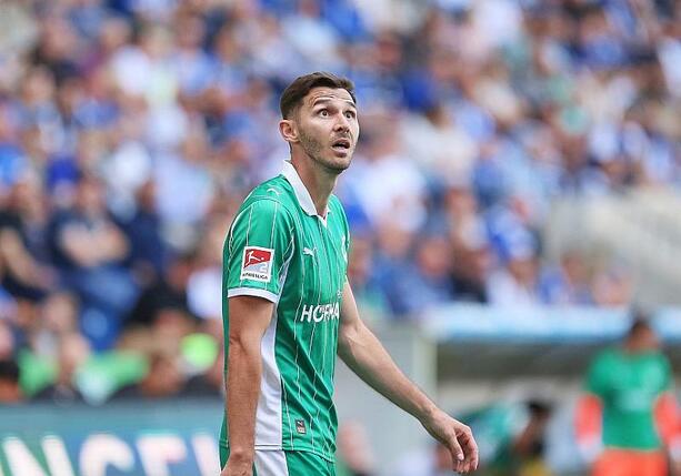 Bild vergrößern: 2. Bundesliga: Paderborn schlägt Fürth - Platz 1