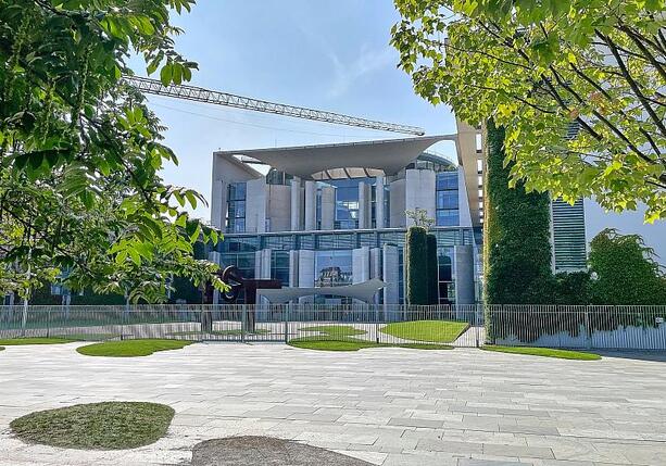 Bild vergrößern: JU will Kanzleramtsneubau stoppen und Ministerien streichen