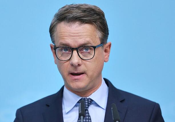 Bild vergrößern: Linnemann kritisiert Zuwanderung von ukrainischen Männern