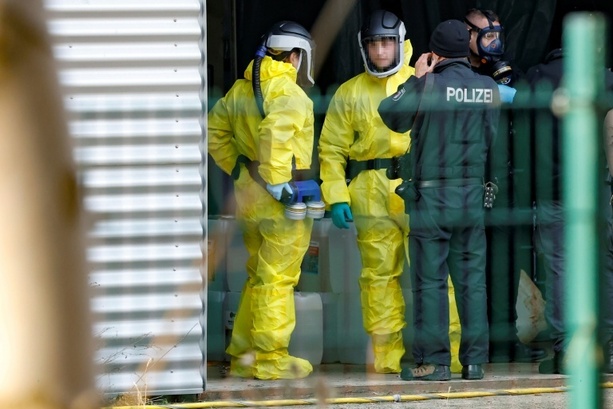 Bild vergrößern: 300 Kilogramm weitere Drogen in illegalem Labor in Brandenburg entdeckt