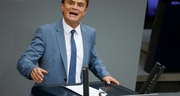 Auto von AfD-Politiker Baumann ausgebrannt - Bekennerschreiben der Antifa