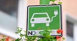 Öffentliche Ladepunkte für E-Autos: Autoindustrie fordert mehr Tempo beim Ausbau