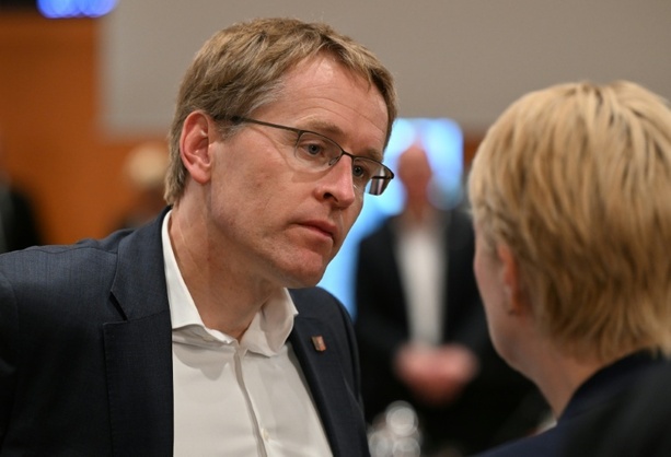 Bild vergrößern: Schleswig-Holstein: Innenministerin und Landwirtschaftsminister verkünden Rückzug