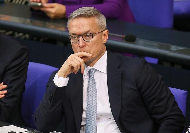 Bild vergrößern: Wildberger nennt 5 Milliarden Euro als Ziel für Bürokratieabbau