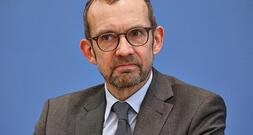 Verteidigungsausschuss-Chef warnt vor AfD-Spionage für Russland