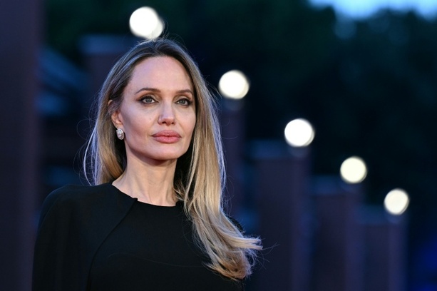 Bild vergrößern: Berichte: Angelina Jolie zu Überraschungsbesuch in südukrainischer Stadt Cherson
