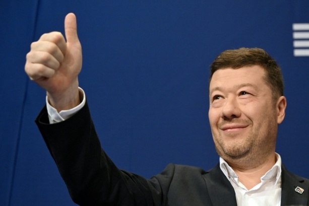 Bild vergrößern: Rechtsextremist Tomio Okamura in Tschechien zum Parlamentspräsidenten gewählt