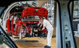 Industrieproduktion legt im September wieder zu - Autobranche mit deutlichem Plus