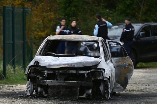 Bild vergrößern: Amokfahrt auf Ile d'Oléron: Verletzte außer Lebensgefahr - Motiv weiter unklar