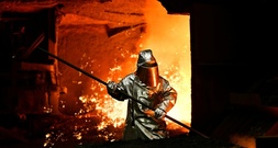 Stahlgipfel im Kanzleramt: Merz hebt Bedeutung der Branche hervor