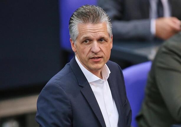 Bild vergrößern: Frei stärkt Wadephul den Rücken