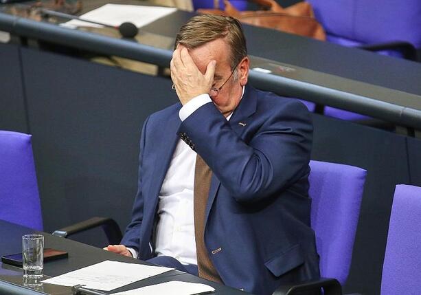 Bild vergrößern: Scharfe Kritik an Pistorius wegen Milliardenprojekt Digitalfunk