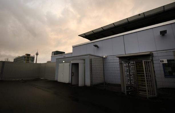 Bild vergrößern: Anschlagspläne auf Frauen und Kinder: Haftstrafe für 20-Jährigen in Düsseldorf