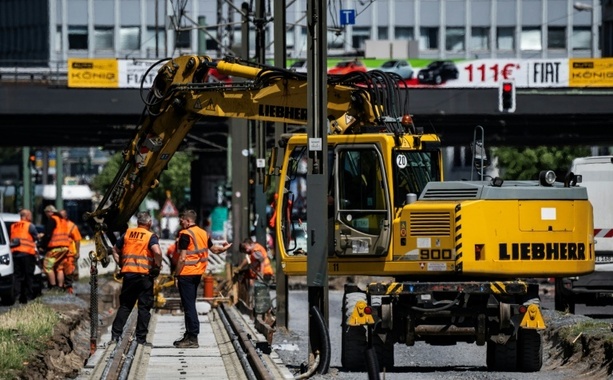 Bild vergrößern: Thüringen: Fahrt mit E-Scooter durch Baustelle endet für Frau im Krankenhaus