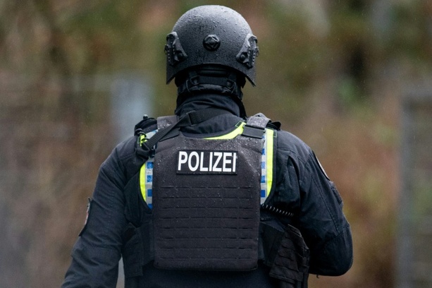 Bild vergrößern: Panik durch Feuerwerkskörper in Einkaufszentrum: Polizei identifiziert 13-Jährigen