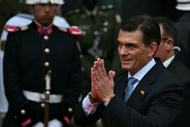 Bild vergrößern: Christdemokrat Paz als neuer Präsident Boliviens vereidigt