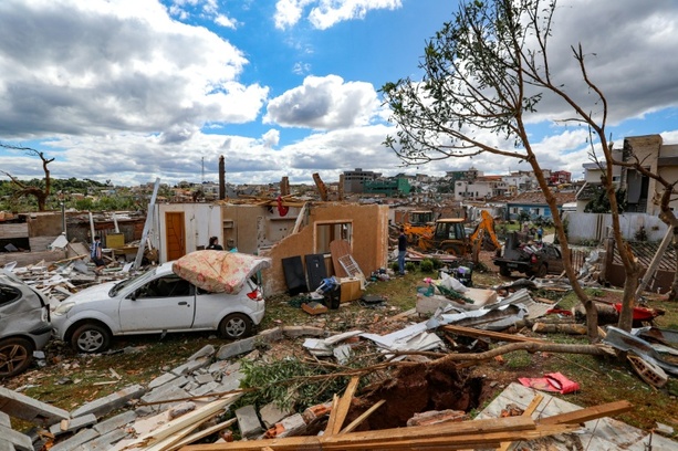 Bild vergrößern: Mindestens sechs Tote und über 700 Verletzte durch Tornado in Brasilien